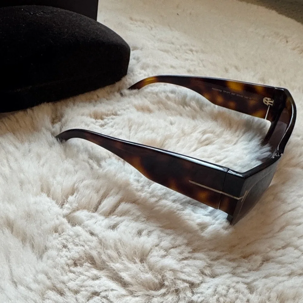 Tom Ford Tortoise Shell Sunglasses - Picture 3 of 5
